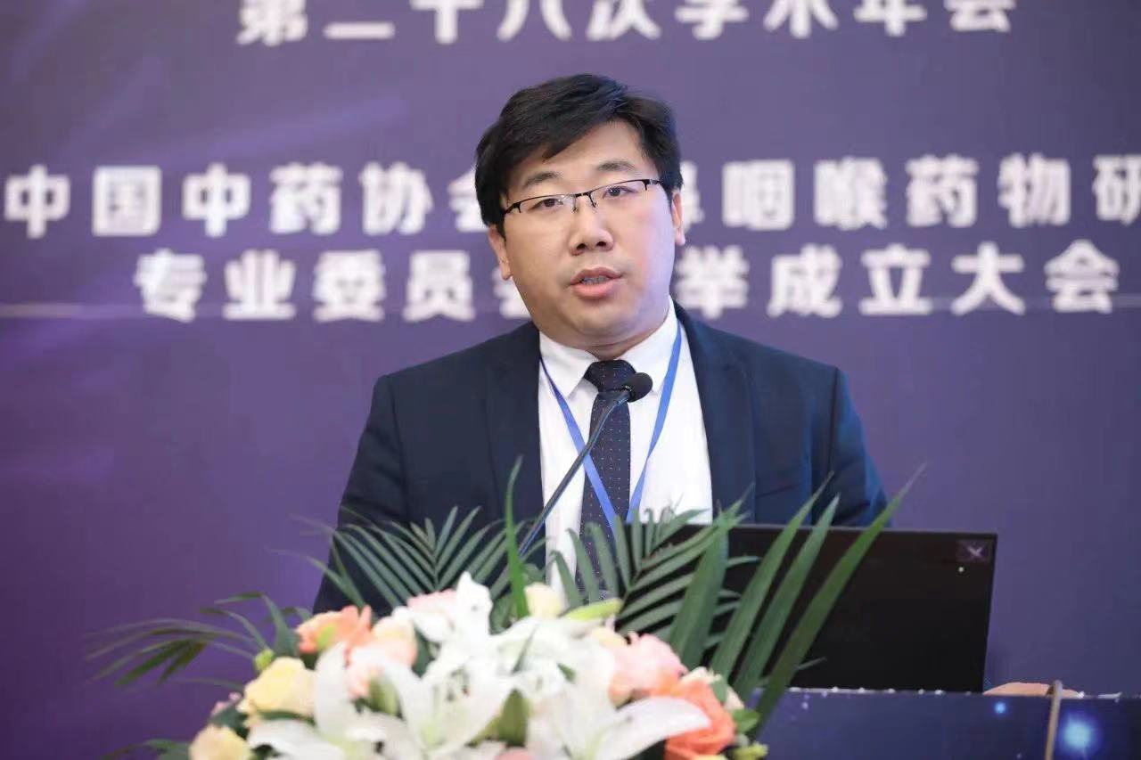 闫占峰老师照片.jpg